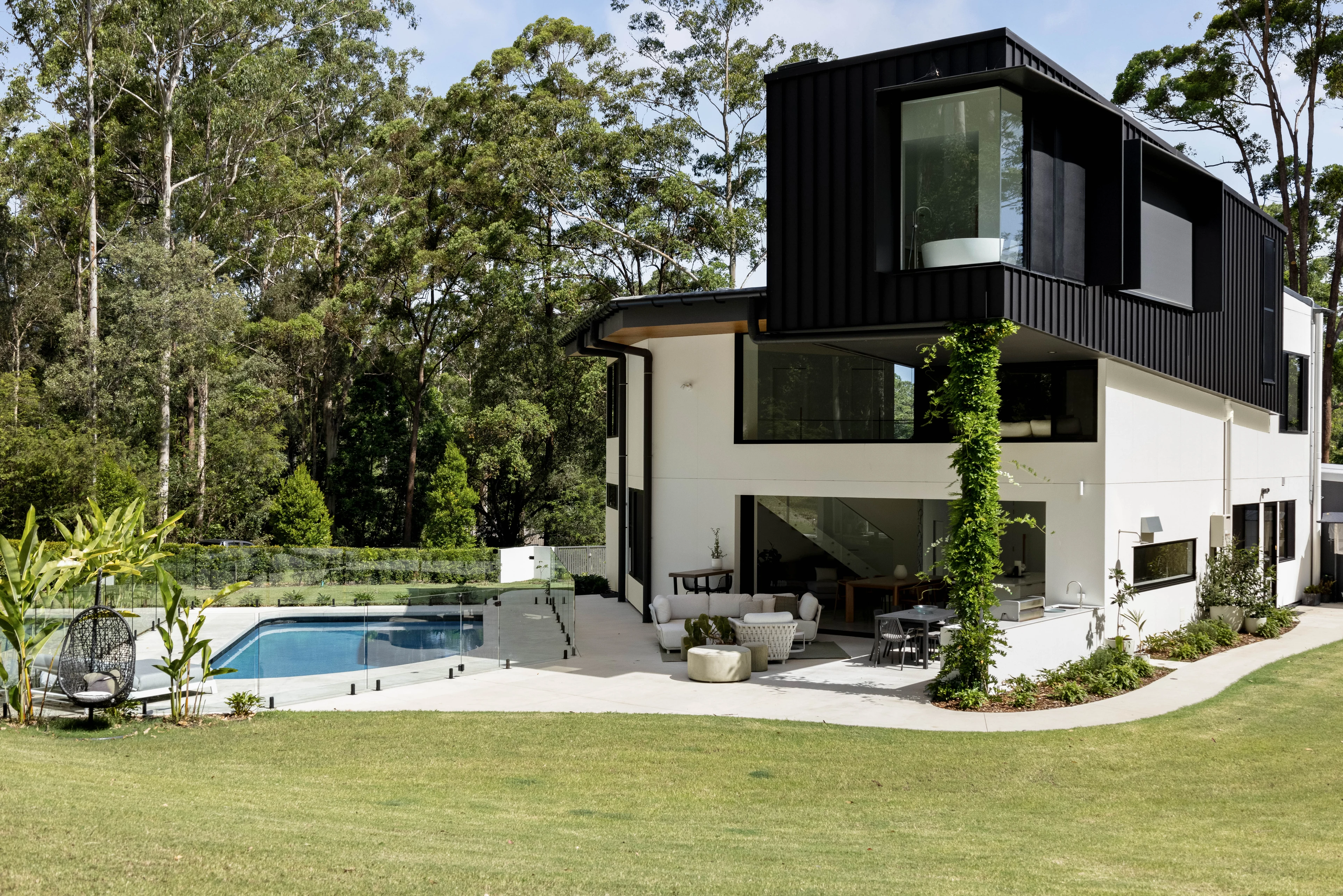 De Wald Haus opening to the garden, pool and outdoor living area