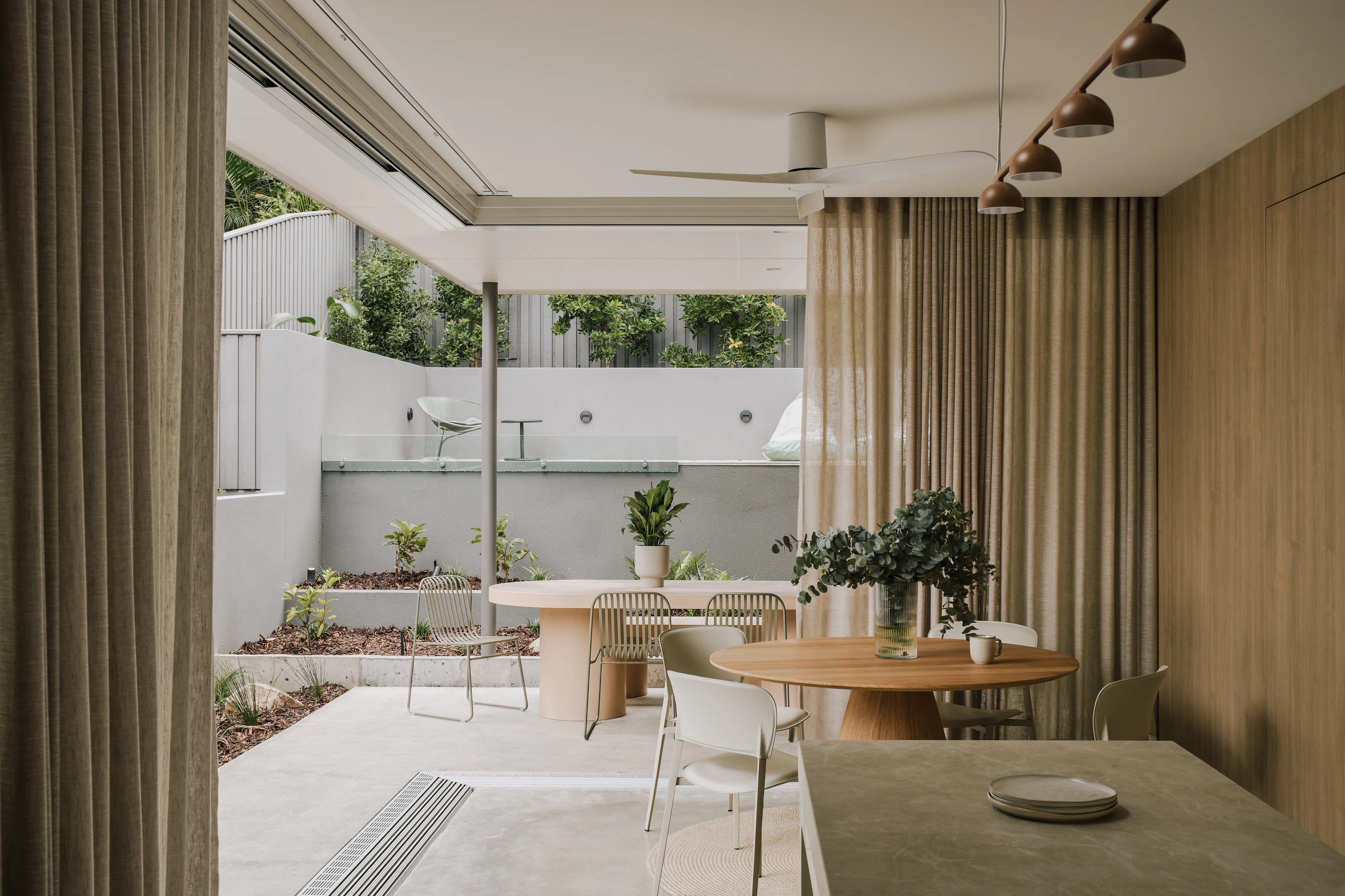 Palmera interior opening onto the landscaped terrace
